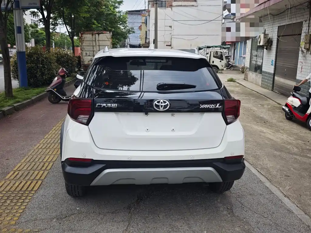 Toyota Yaris L 2022 — фото 4