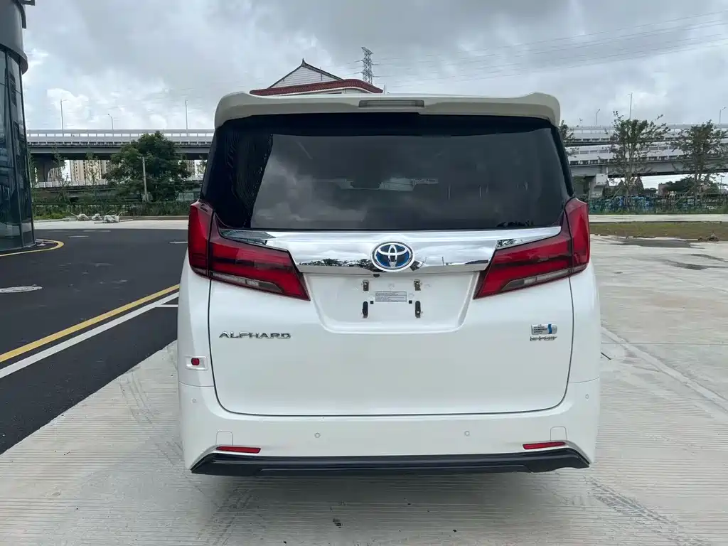 Toyota Alphard 2023 — фото 5