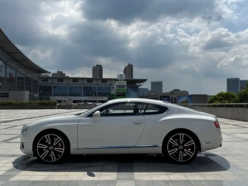 Bentley Continental 2016 — фото 2