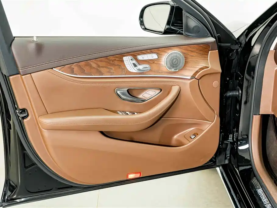 Mercedes-Benz E-Class 2024 — фото 17