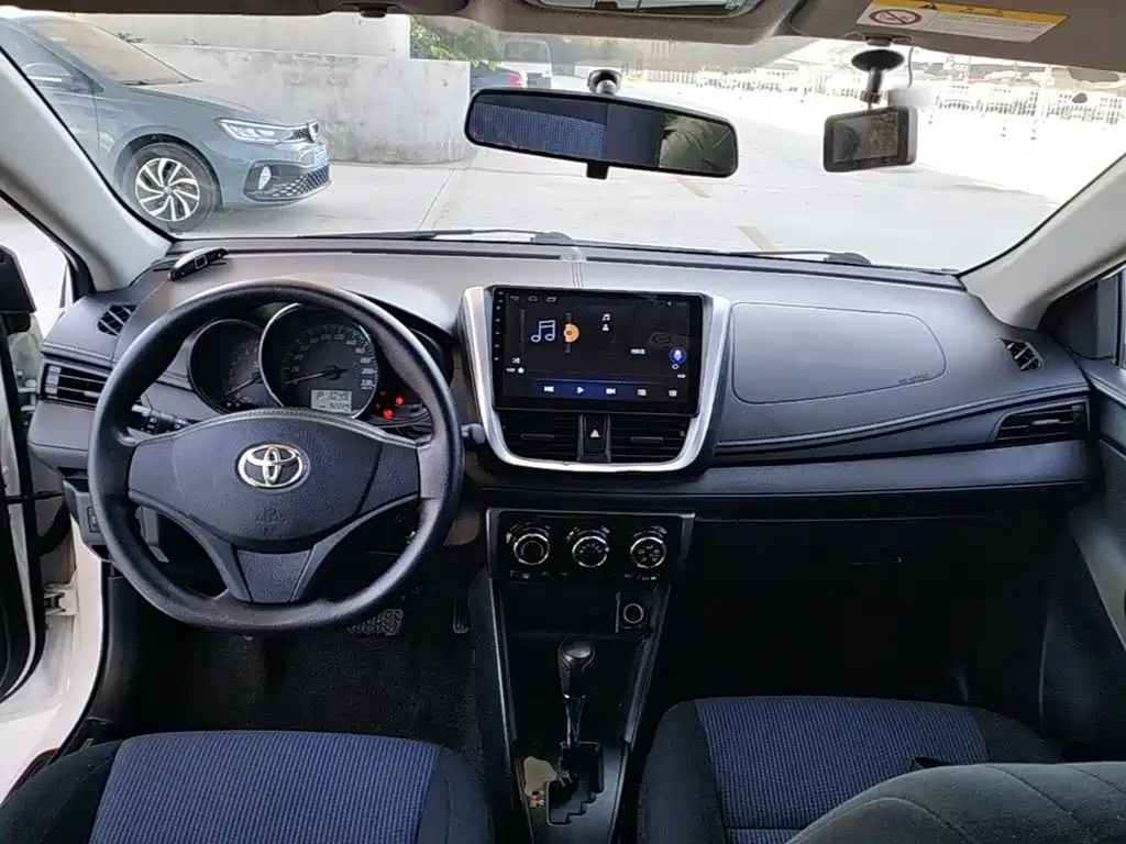 Toyota Yaris L 2019 — фото 10