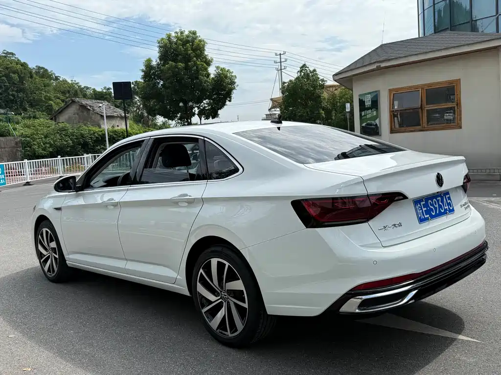 Volkswagen Sagitar 2024