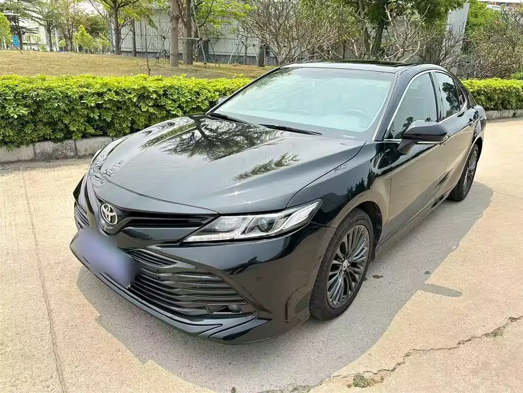 Toyota Camry 2018 — фото 1