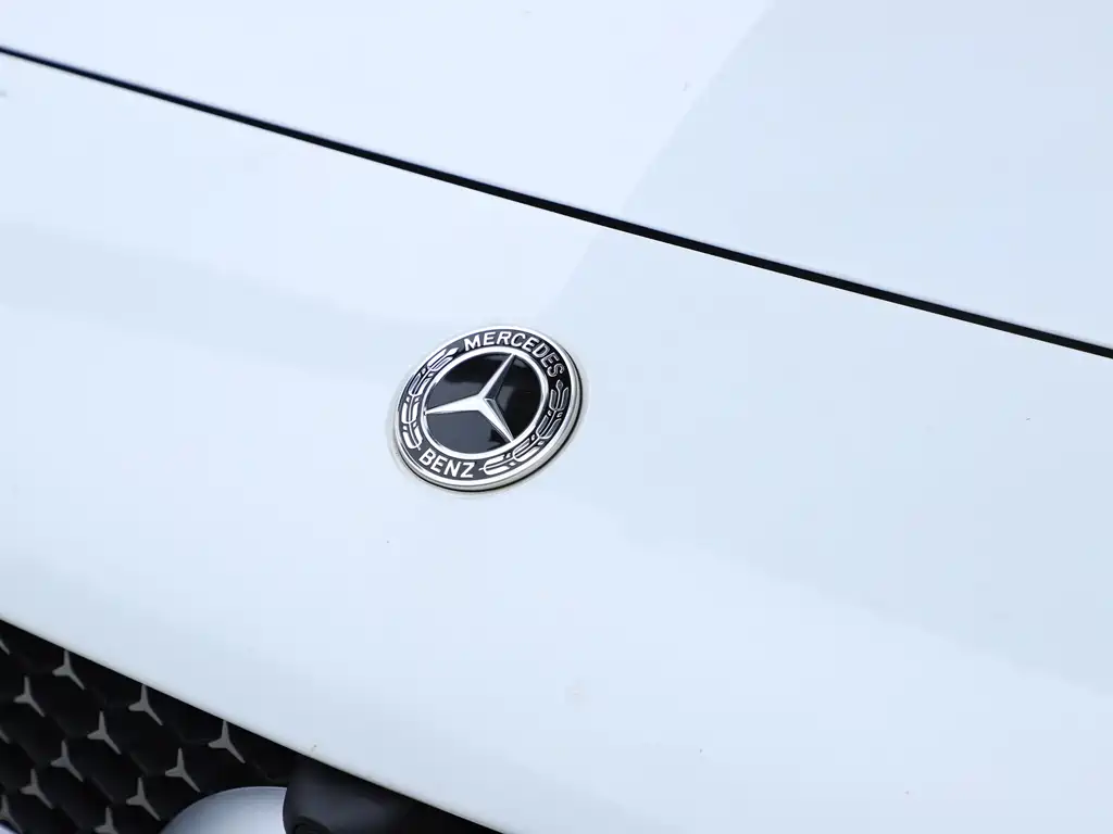 Mercedes-Benz C-Class 2024 — фото 12