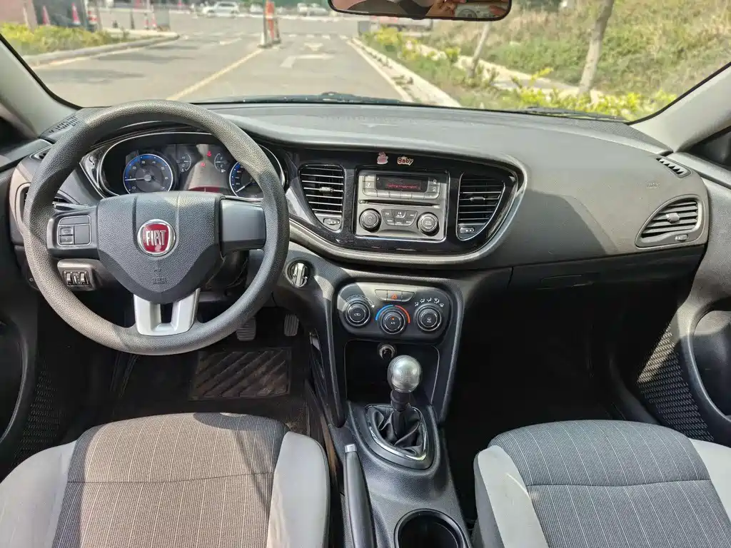 Fiat Viaggio 2015 — фото 10