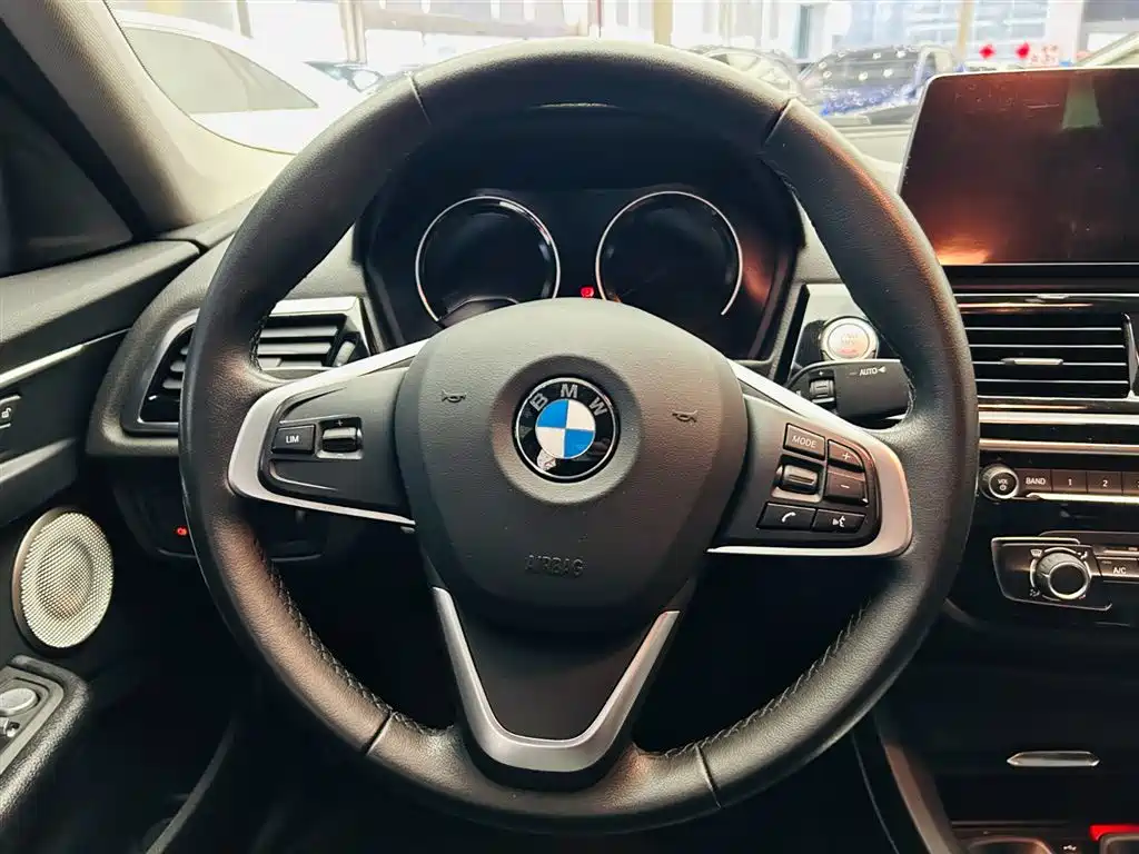 BMW 1 Series 2023 — фото 15