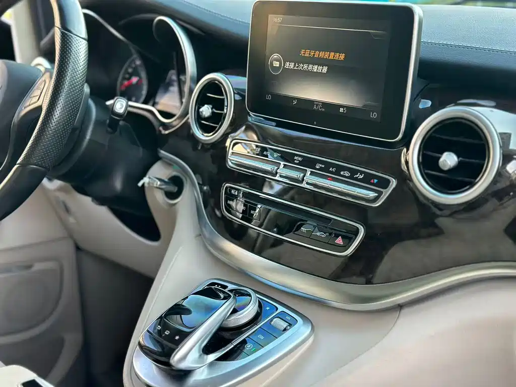 Mercedes-Benz V-Class 2016 — фото 11