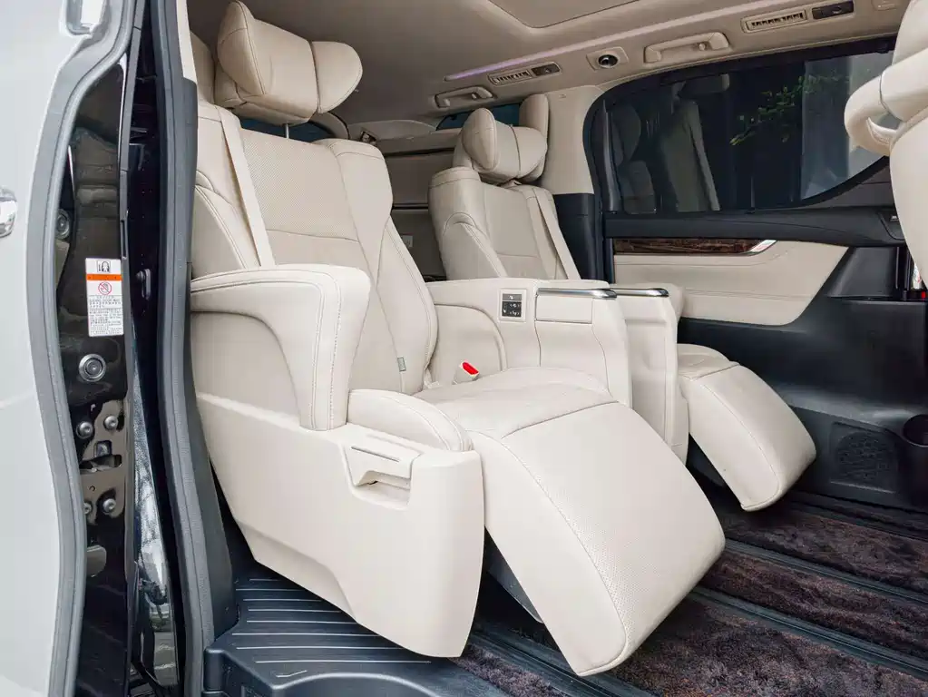 Toyota Alphard 2018 — фото 12
