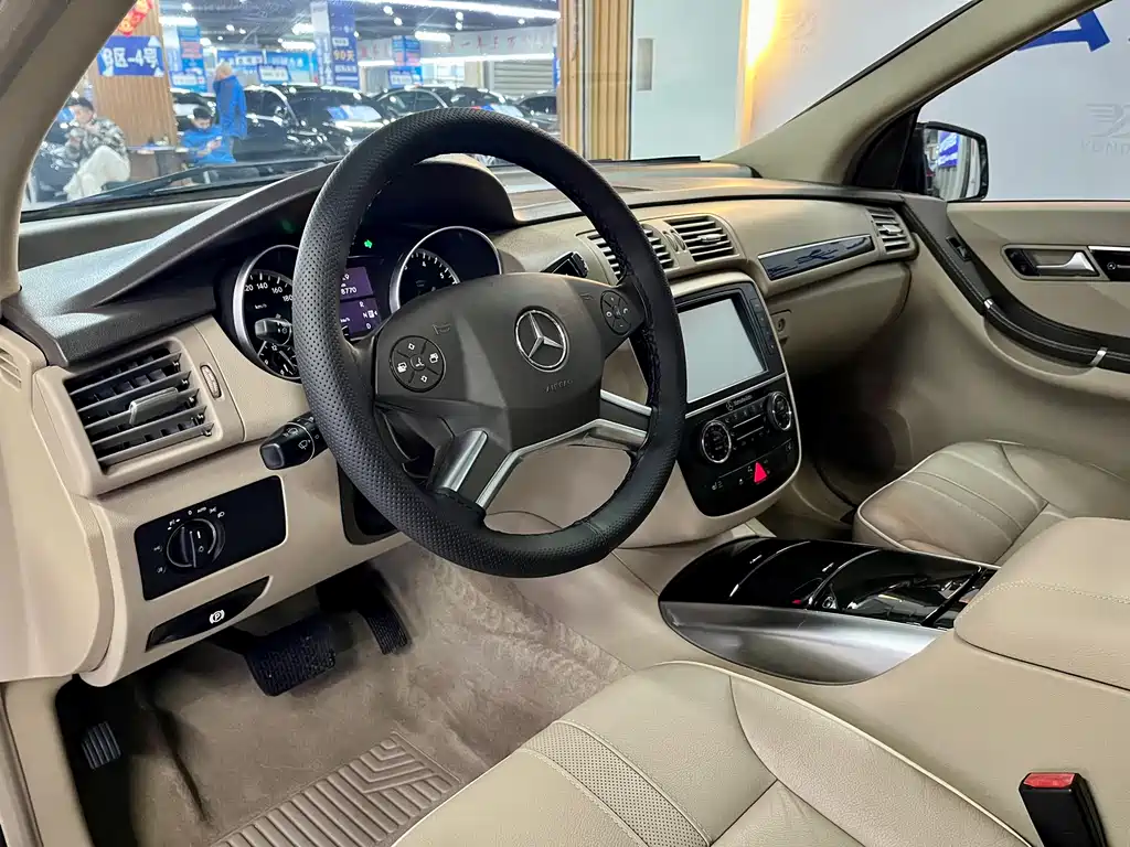 Mercedes-Benz R-Class 2016 — фото 10