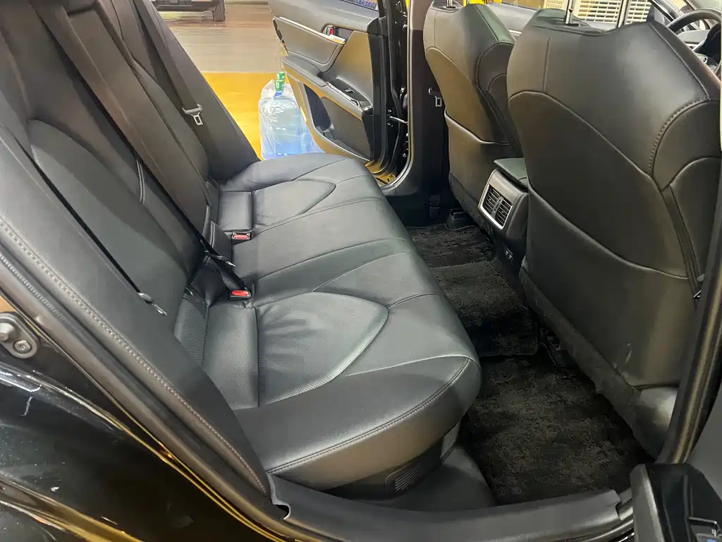 Toyota Camry 2023 — фото 12