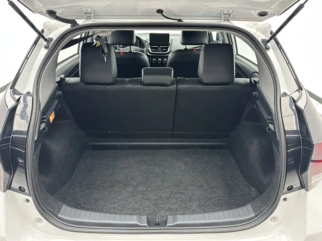 Toyota Yaris L 2023 — фото 17