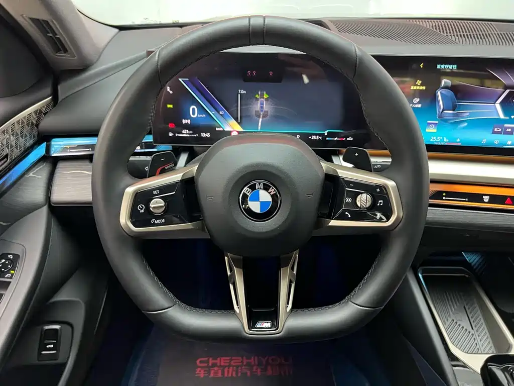 BMW 5 Series 2025 — фото 14