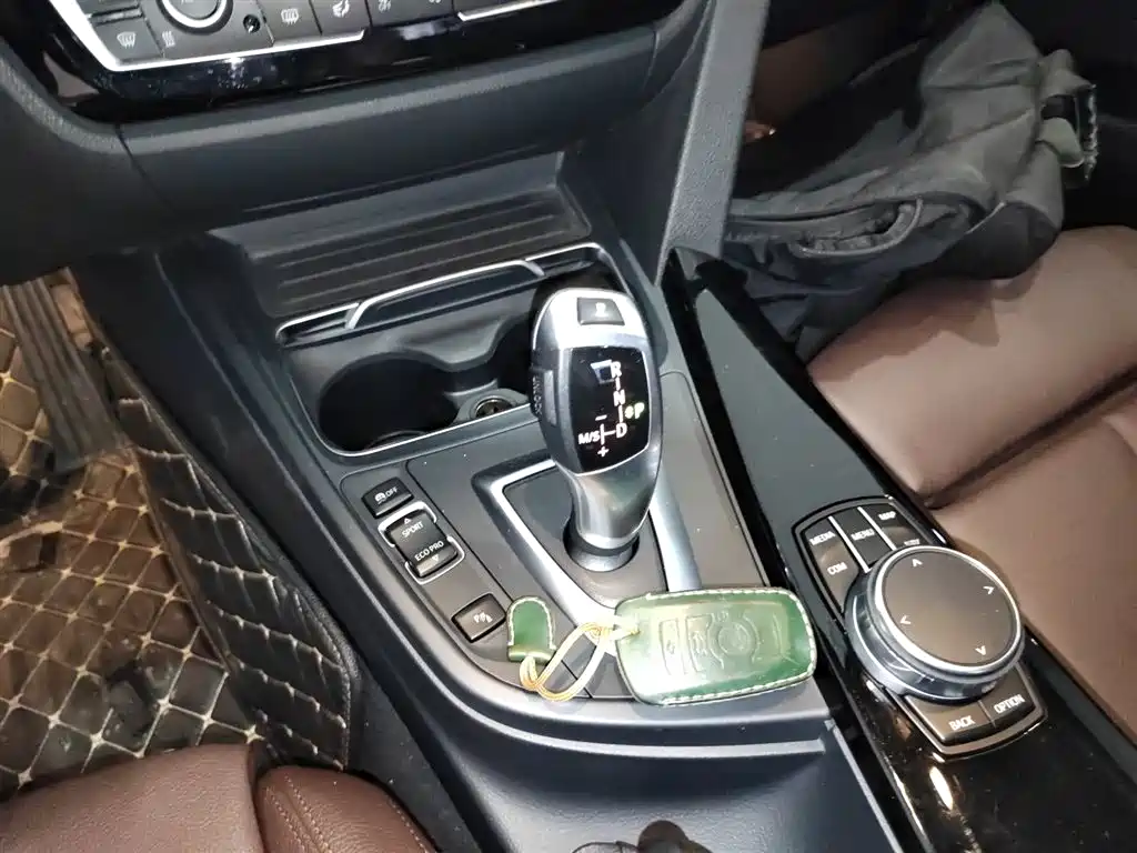 BMW 3 Series 2019 — фото 14