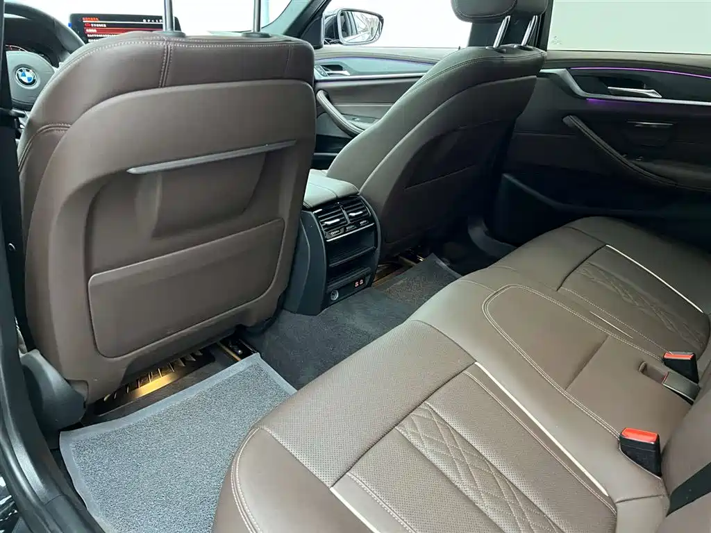 BMW 5 Series 2023 — фото 19