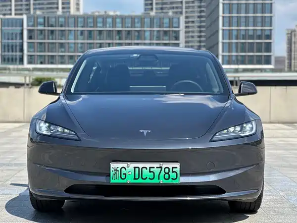 Tesla Model 3 2024