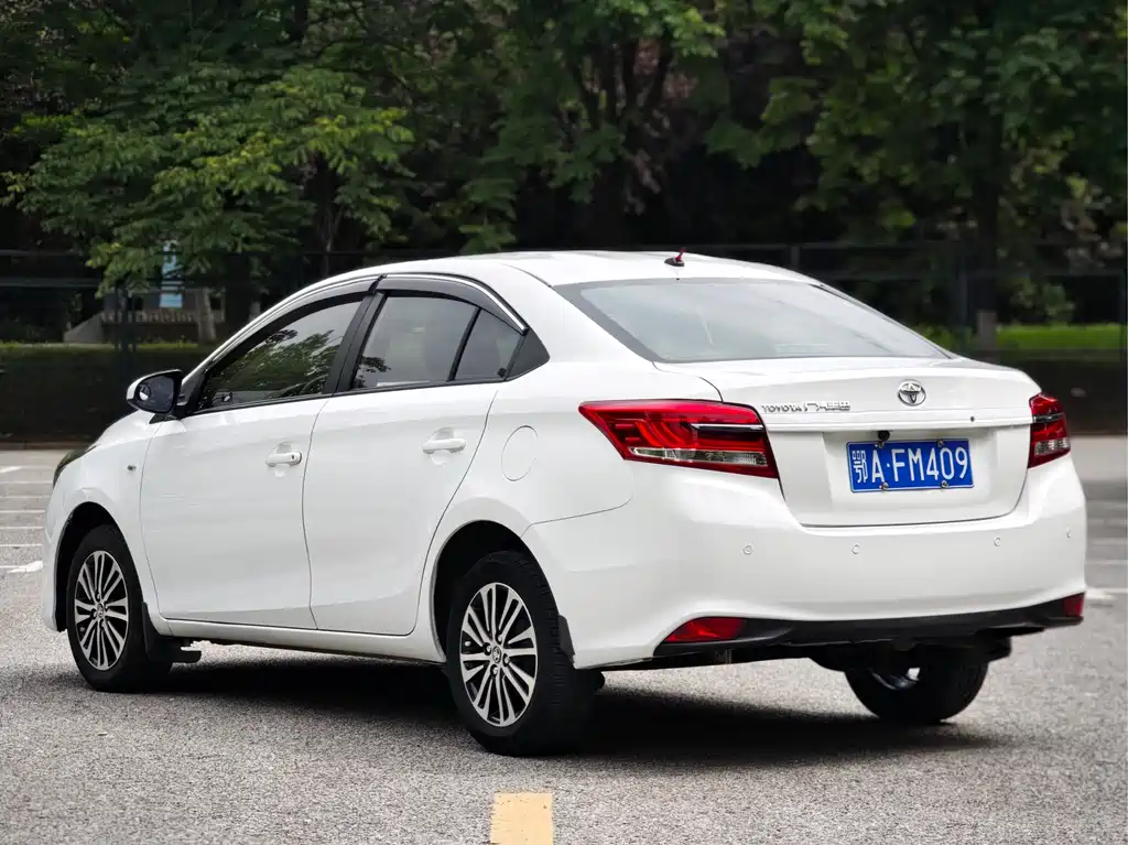 Toyota Yaris L 2019 — фото 4