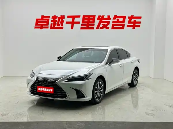 Lexus ES 2025