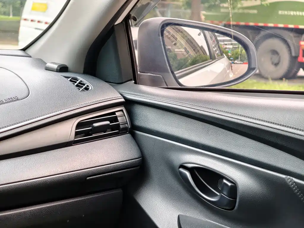 Toyota Yaris L 2019 — фото 21