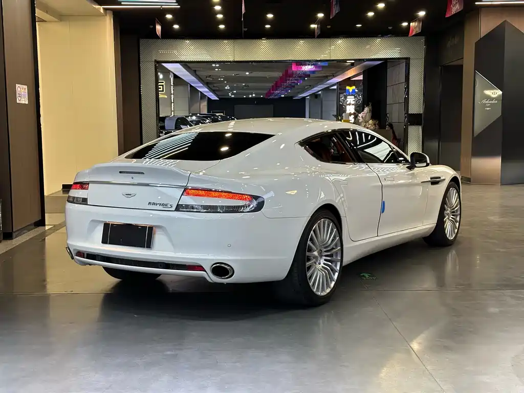 Aston Martin Rapide 2017 — фото 4