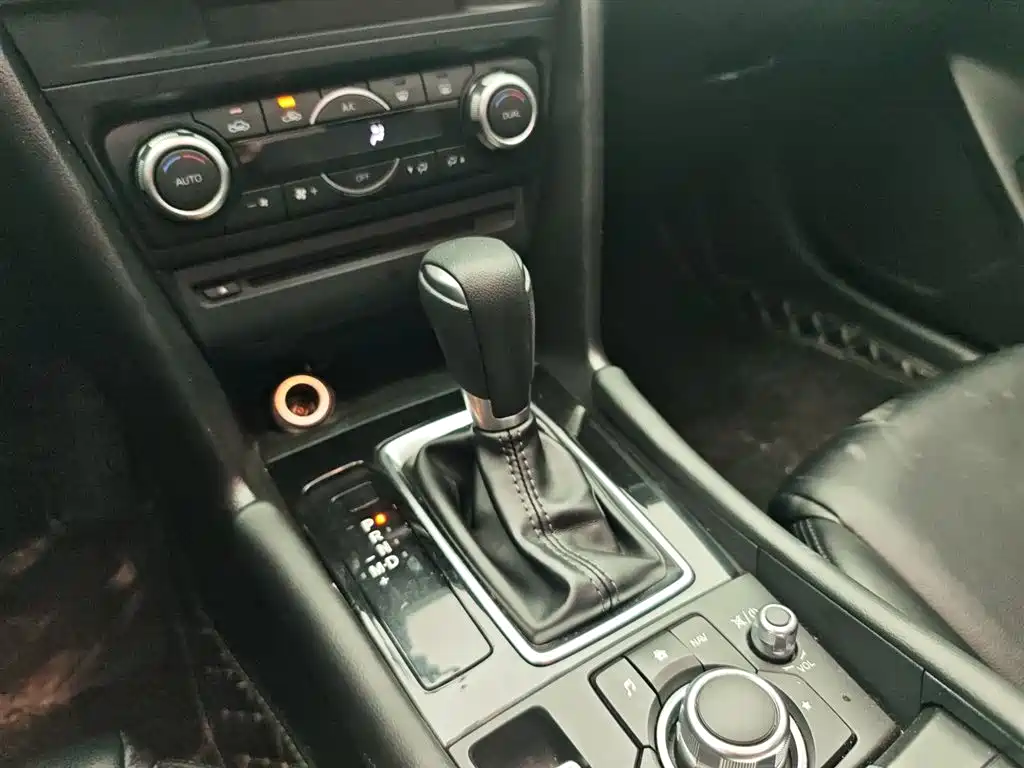 Mazda 3 Axela 2019 — фото 14