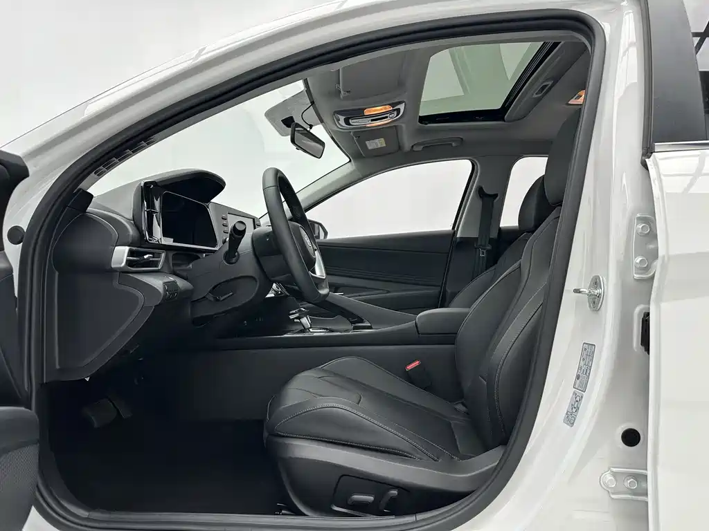 Hyundai Elantra 2023
