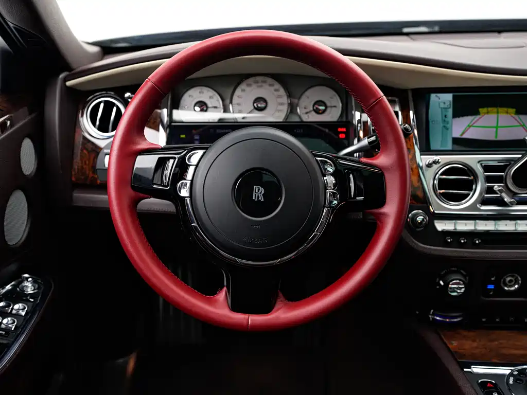 Rolls-Royce Ghost 2016 — фото 16