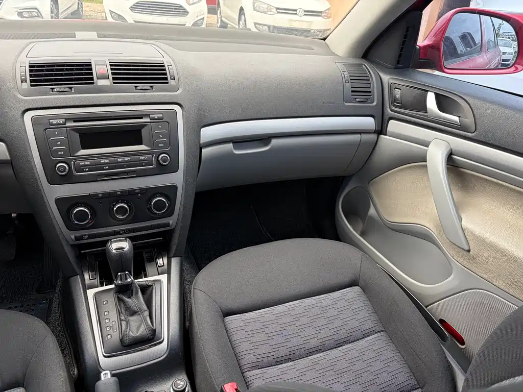 Skoda Octavia 2014 — фото 11