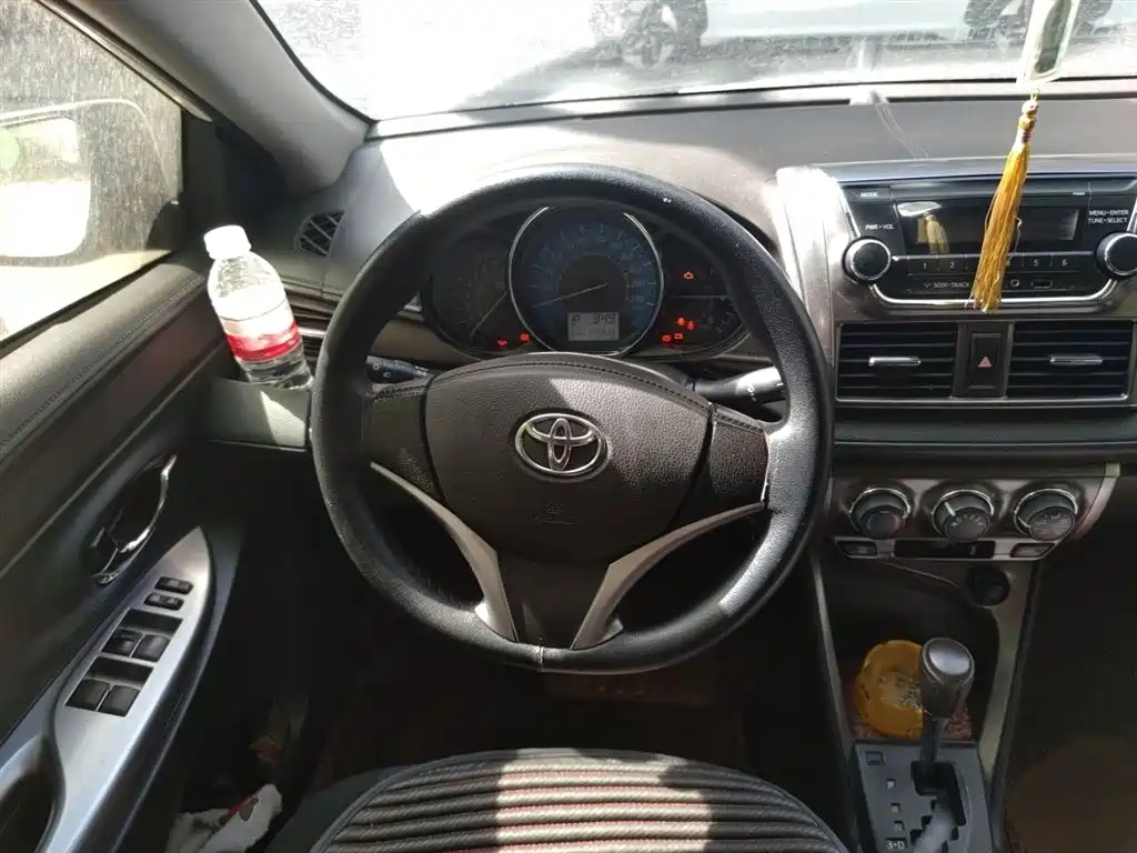 Toyota Yaris L 2016 — фото 3