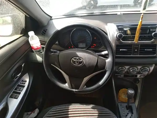 Toyota Yaris L 2015