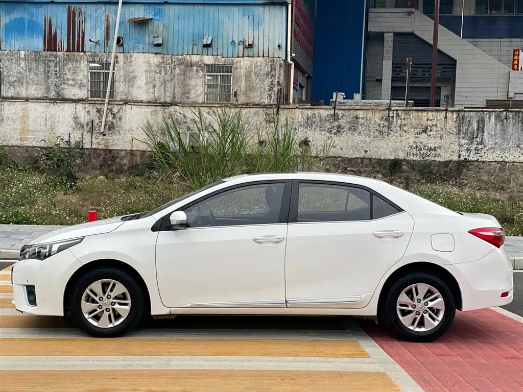 Toyota Corolla 2017 — фото 15