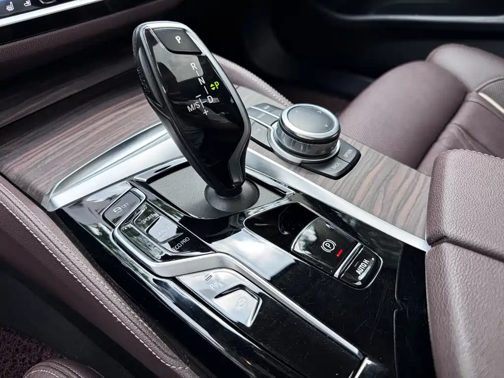 BMW 5 Series 2022 — фото 12