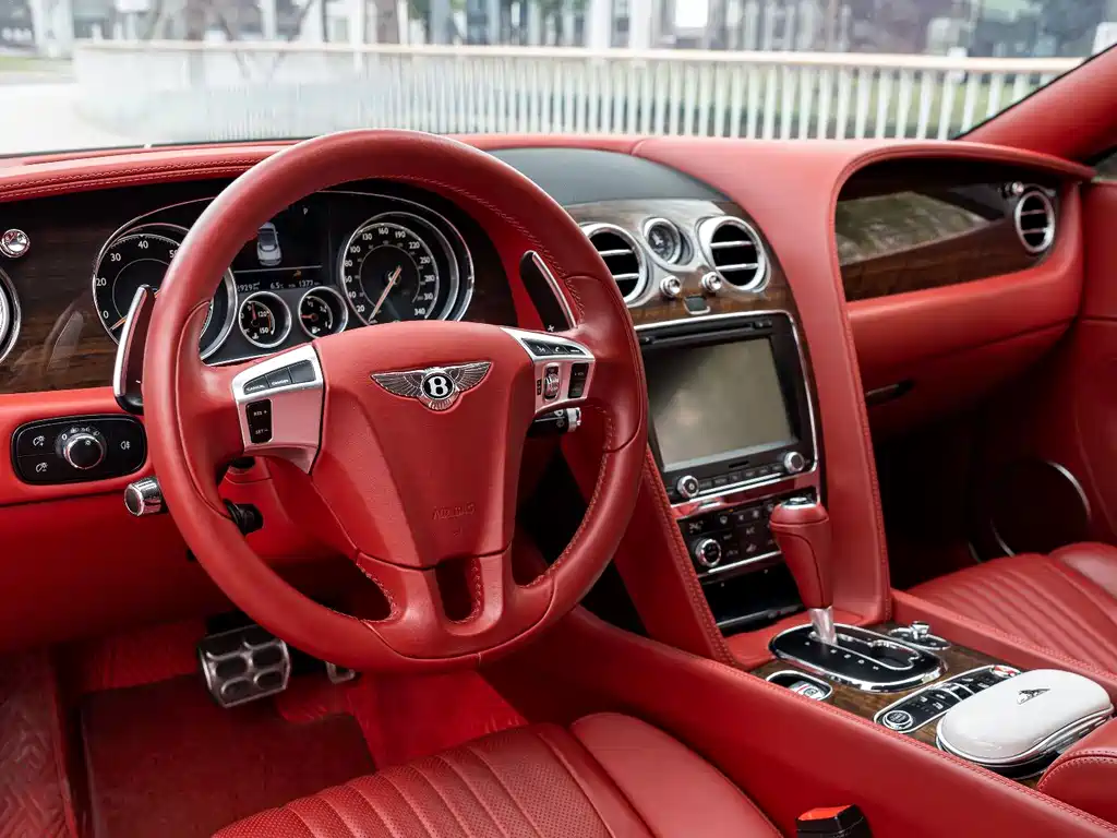 Bentley Continental 2017 — фото 8
