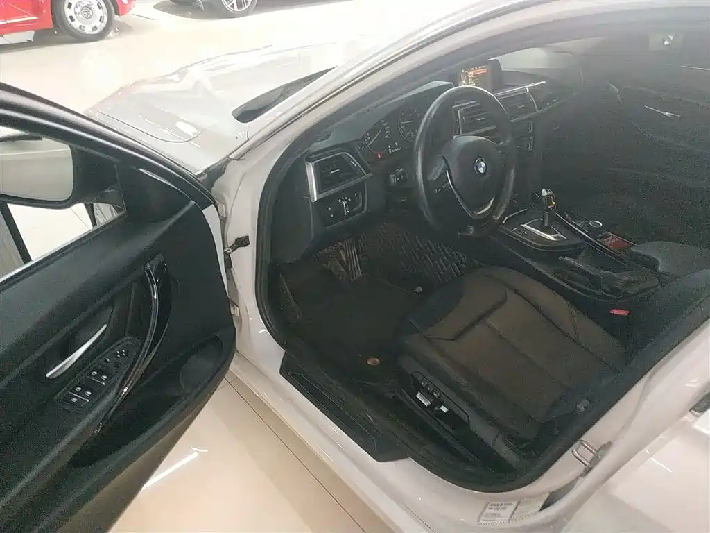 BMW 3 Series 2017 — фото 16