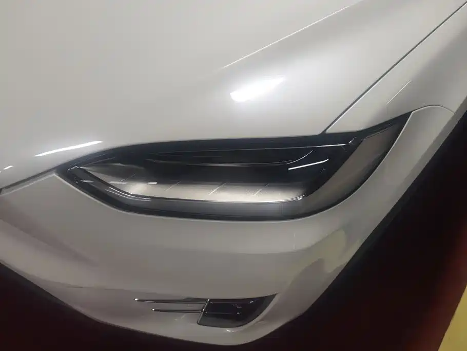 Tesla Model X 2018 — фото 5