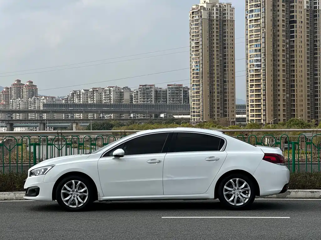 Peugeot 508 2016 — фото 24