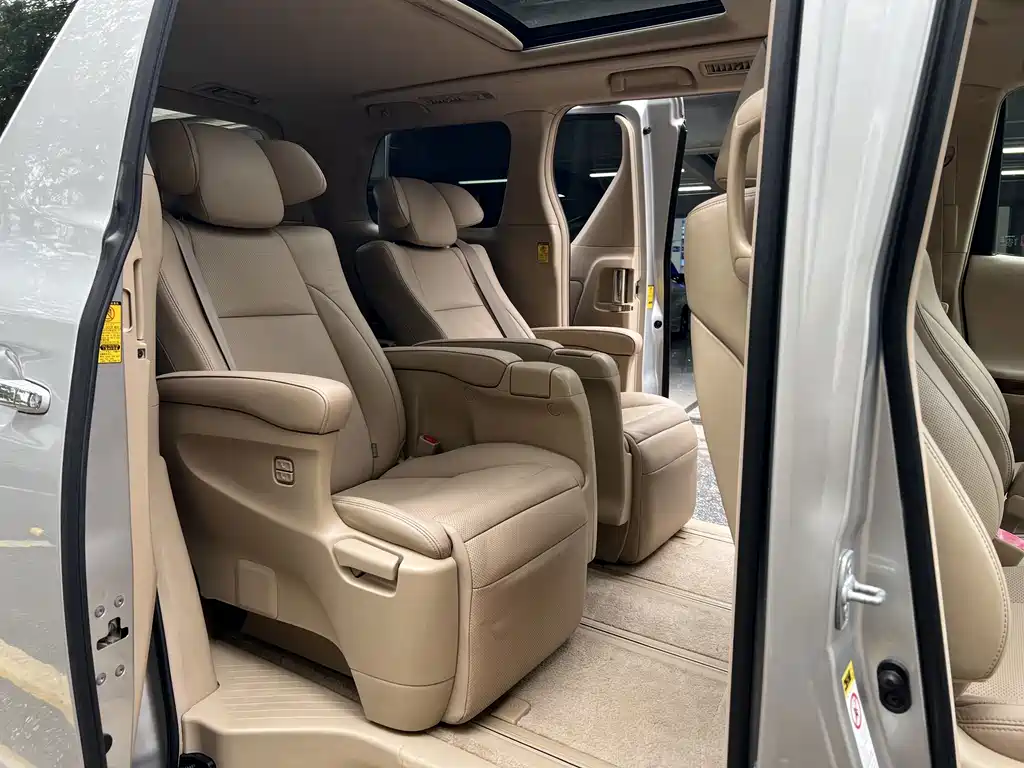 Toyota Alphard 2011 — фото 13