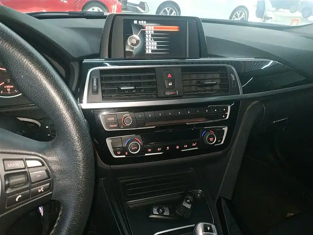 BMW 3 Series 2017 — фото 13