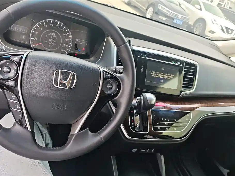 Honda Odyssey 2017 — фото 12