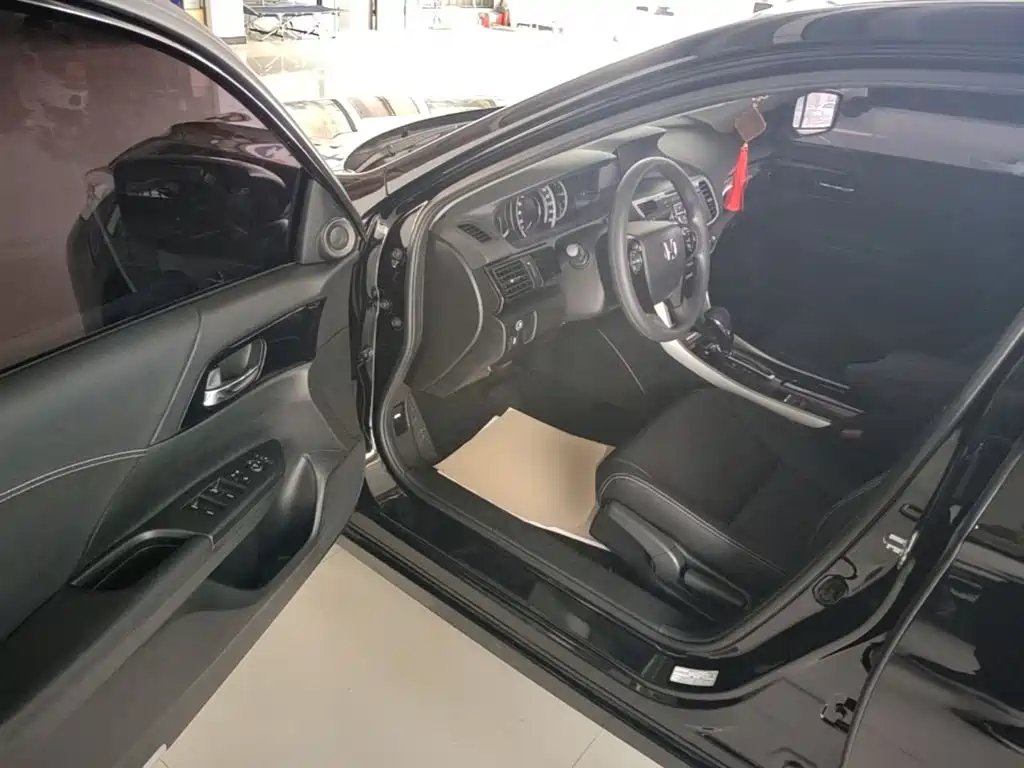 Honda Accord 2018 — фото 16