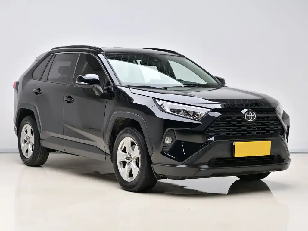 Toyota RAV4 2021 — фото 3