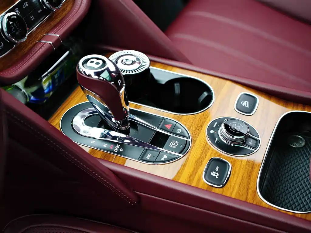 Bentley Bentayga 2020 — фото 13