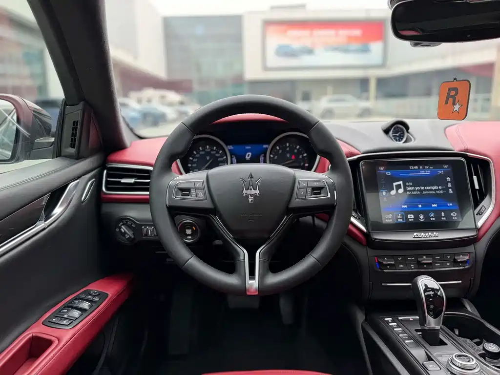 Maserati Ghibli 2018 — фото 15