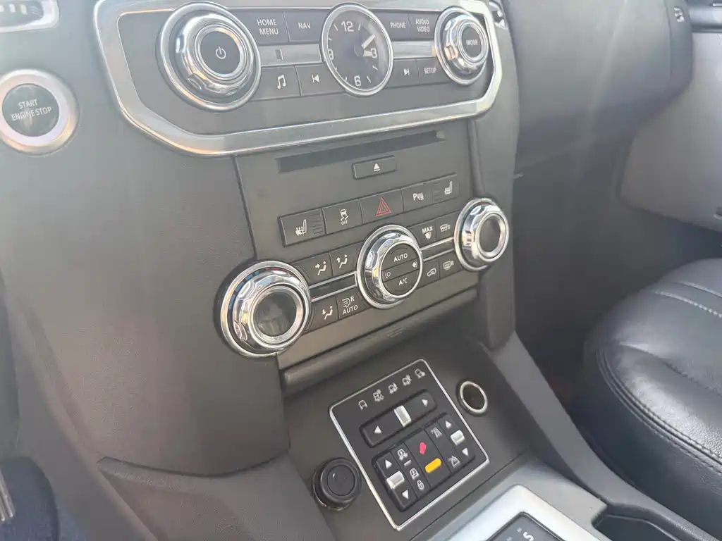 Land Rover Discovery 2014 — фото 24