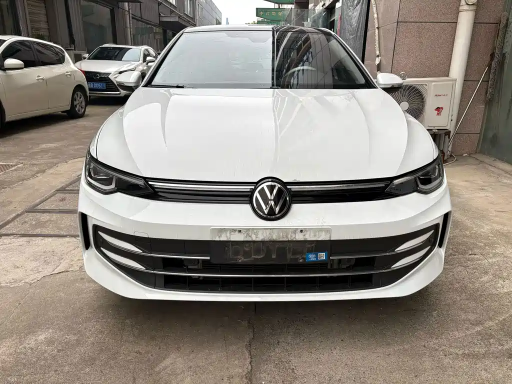 Volkswagen Golf 2025