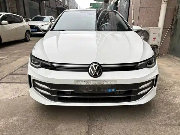 Volkswagen Golf 2025