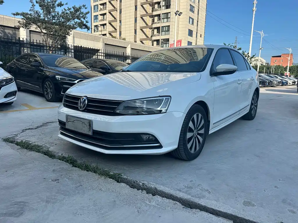 Volkswagen Sagitar 2018