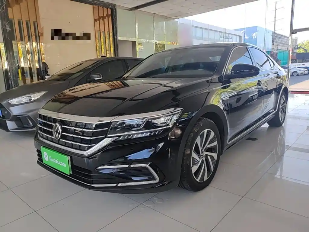 Volkswagen Passat Plug-In Hybrid 2021 — фото 1