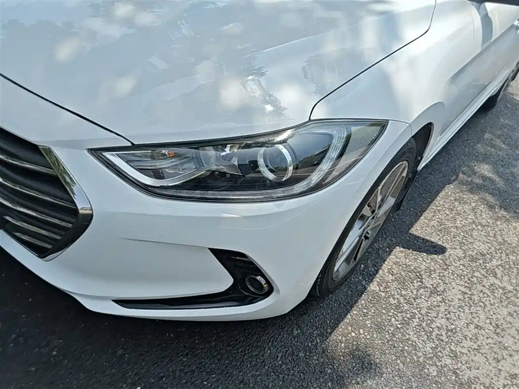 Hyundai Elantra 2016 — фото 24