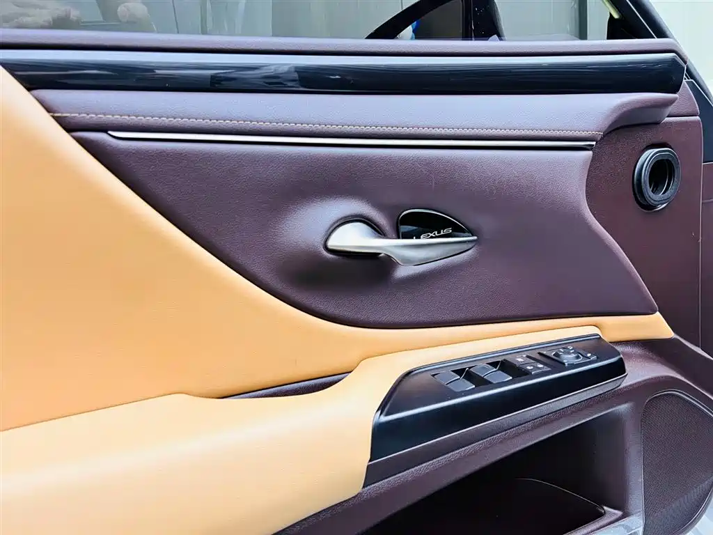 Lexus ES 2020 — фото 11
