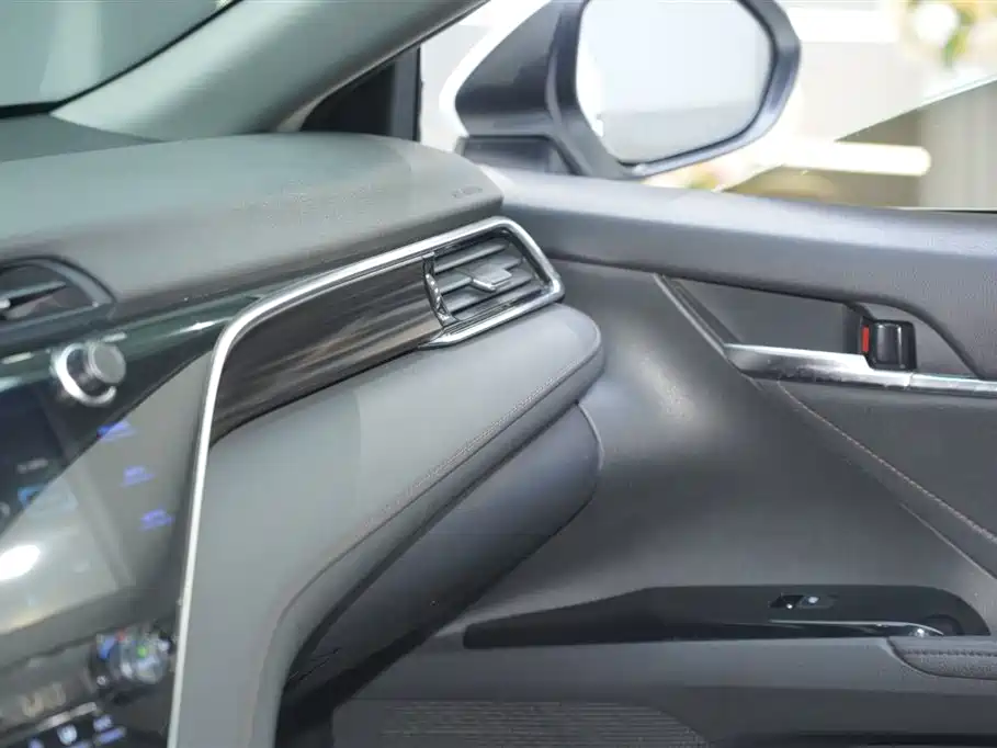 Toyota Camry 2019 — фото 13